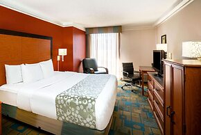 La Quinta Inn & Suites by Wyndham Nashville Airport/Opryland
