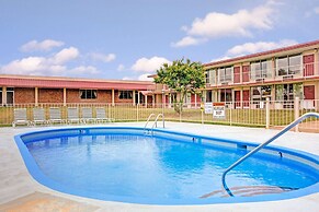 Super 8 by Wyndham Gaffney