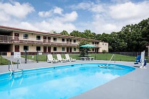 Super 8 by Wyndham Gaffney