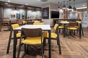 Fairfield Inn & Suites by Marriott Dallas DFW Airport North/ Irving