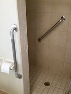 Super 8 by Wyndham Brockville