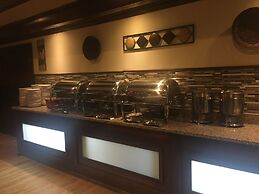 Fourwinds Lakeside Inn & Marina