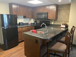 Fourwinds Lakeside Inn & Marina