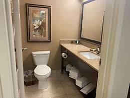 Fourwinds Lakeside Inn & Marina