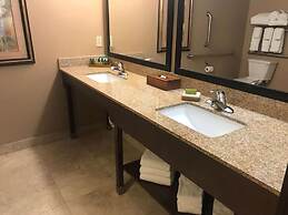 Fourwinds Lakeside Inn & Marina