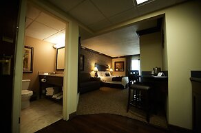 Fourwinds Lakeside Inn & Marina