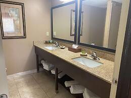 Fourwinds Lakeside Inn & Marina