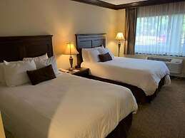 Fourwinds Lakeside Inn & Marina