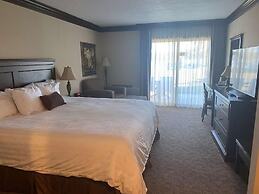 Fourwinds Lakeside Inn & Marina