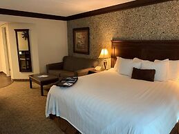 Fourwinds Lakeside Inn & Marina