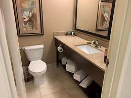 Fourwinds Lakeside Inn & Marina