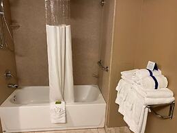 Fourwinds Lakeside Inn & Marina