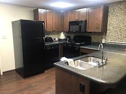 Fourwinds Lakeside Inn & Marina