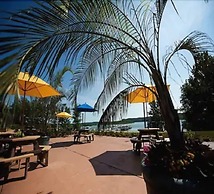 Fourwinds Lakeside Inn & Marina