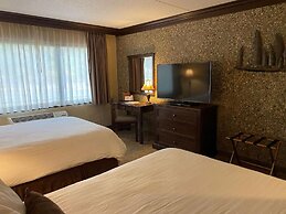 Fourwinds Lakeside Inn & Marina