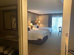 Fourwinds Lakeside Inn & Marina