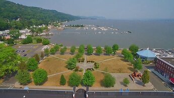 DoubleTree by Hilton Hotel Nanuet