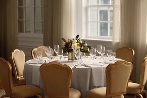 The Stoneleigh, Autograph Collection