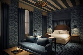 The Stoneleigh, Autograph Collection