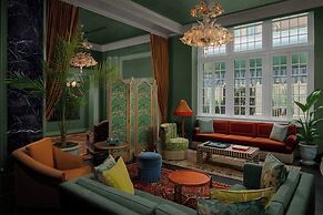 The Stoneleigh, Autograph Collection