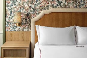 The Stoneleigh, Autograph Collection