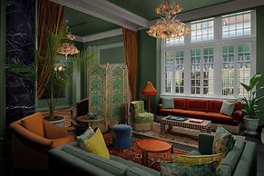 The Stoneleigh, Autograph Collection