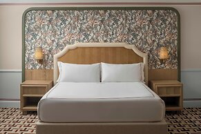 The Stoneleigh, Autograph Collection