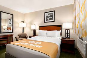 Days Inn by Wyndham Cortez