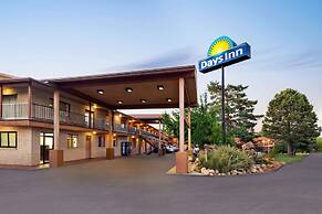 Days Inn by Wyndham Cortez