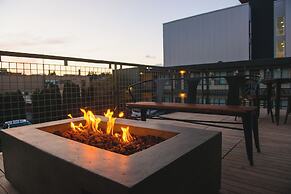 The Grove West Seattle Inn