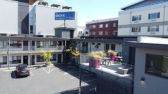 The Grove West Seattle Inn