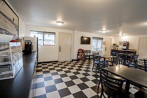 The Grove West Seattle Inn