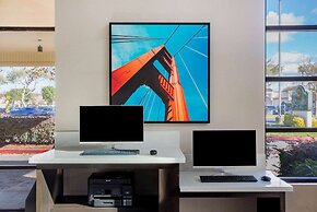 La Quinta Inn & Suites by Wyndham Oakland - Hayward