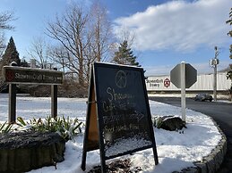 The Shawnee Inn and Golf Resort