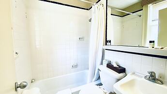 The Shawnee Inn and Golf Resort