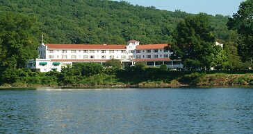 The Shawnee Inn and Golf Resort