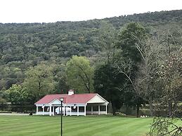 The Shawnee Inn and Golf Resort
