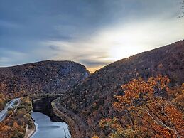 The Shawnee Inn and Golf Resort