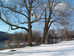 The Shawnee Inn and Golf Resort