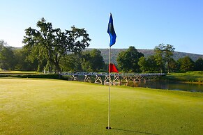 The Shawnee Inn and Golf Resort