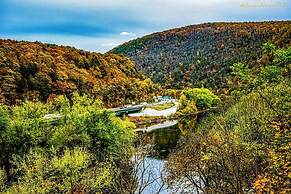 The Shawnee Inn and Golf Resort