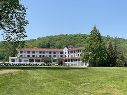 The Shawnee Inn and Golf Resort