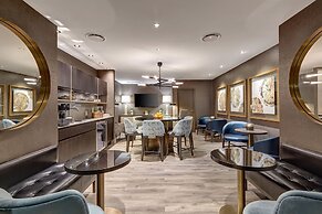 Town Inn Suites Hotel