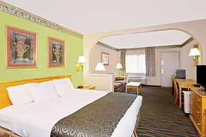 Days Inn & Suites by Wyndham Starkville