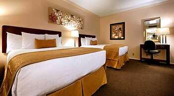 Econo Lodge Inn & Suites