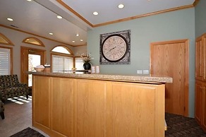 Econo Lodge Inn & Suites