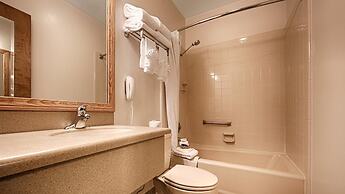 Econo Lodge Inn & Suites