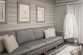 Four Points by Sheraton Milwaukee North Shore