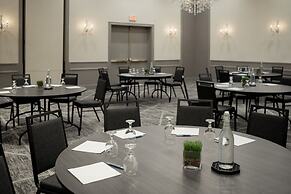 Four Points by Sheraton Milwaukee North Shore