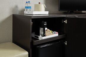 Four Points by Sheraton Milwaukee North Shore